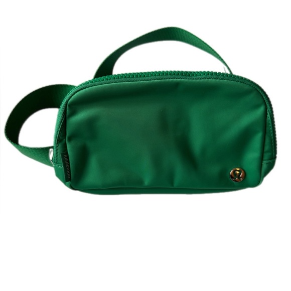 lululemon athletica Belt Bag in Vibrant raceway green NWT - Picture 5 of 10